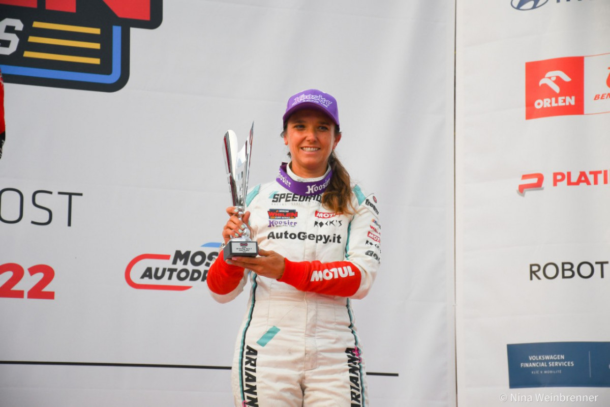 Arianna Casoli kehrt zu Speedhouse Racing zurück ThreeWide.de